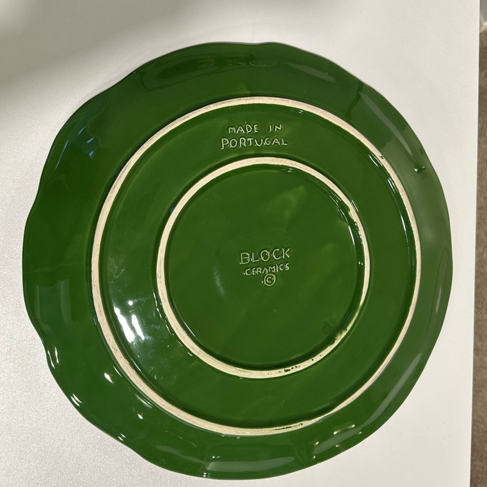 Green Leaf-Shaped Plate with Frog Accent - Picture 6 of 8
